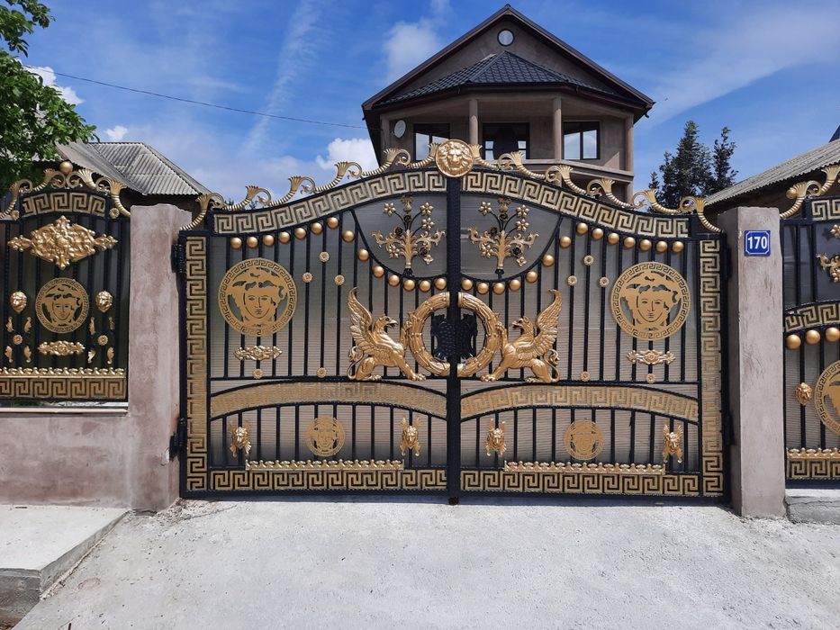 Porți și panouri gard din tabla decupară  și fer  forjat