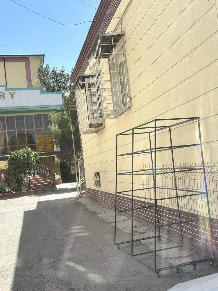 Продам этажерка со стекломи