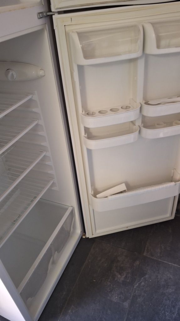 Frigider și congelator Beko 350 lei