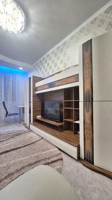 Продам стенку в гостиную  отличного качества .состояние отличное  !
