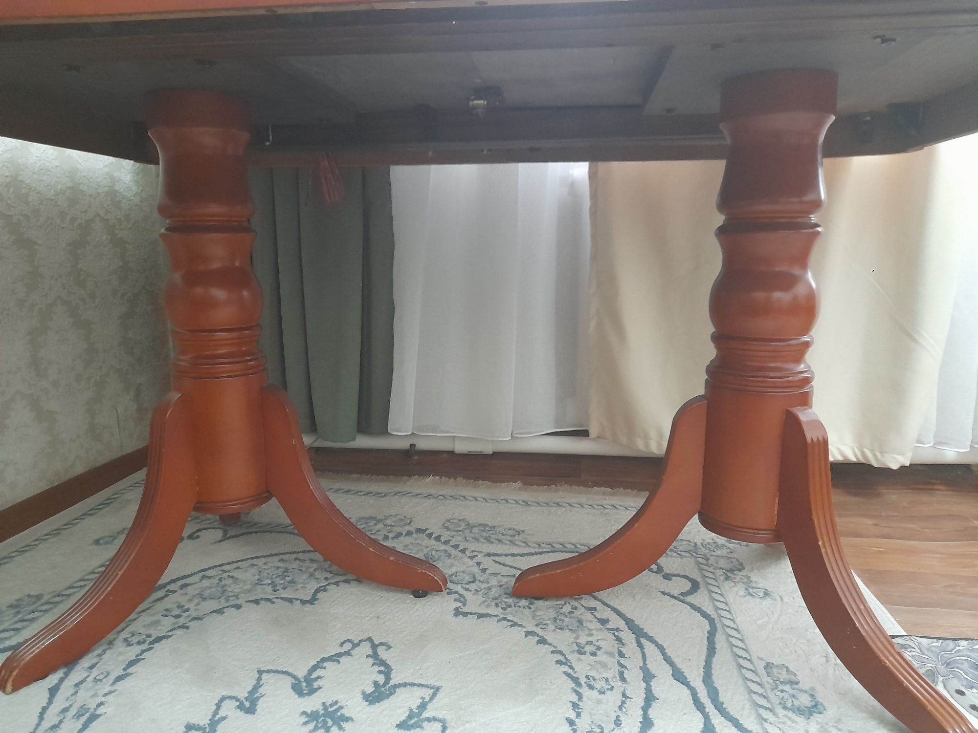 Продам малайзийский гостиный стол с стульями