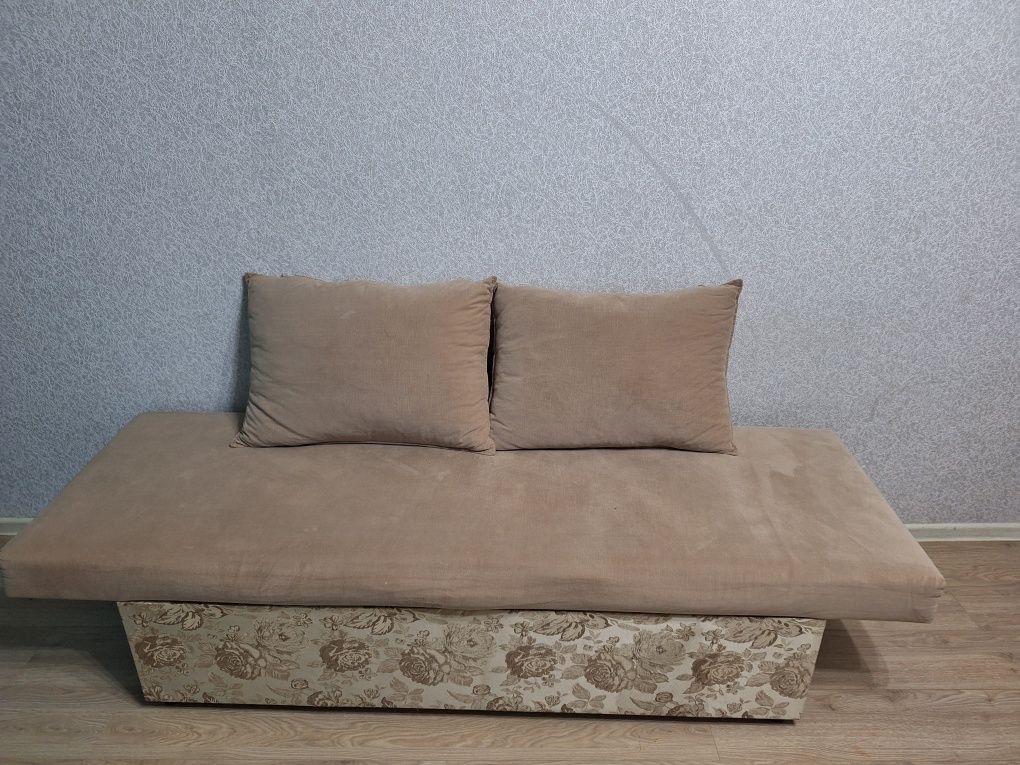 Продам кровать и диван с подушками
