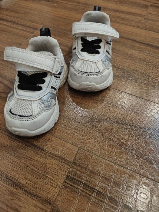 Продам кроссовки детские
