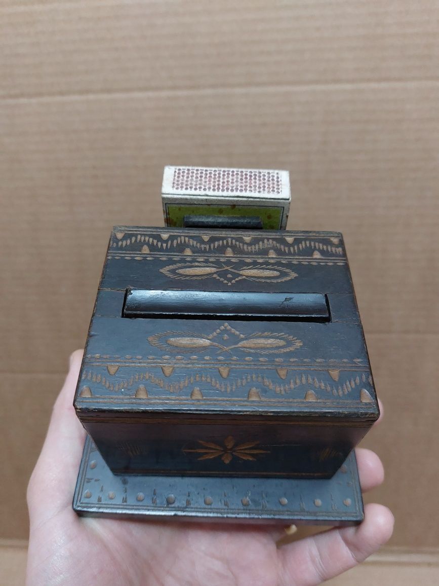 Cutie țigarete comunista,din lemn,motive tradiționale
