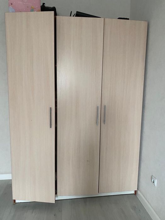 не большой и не маленький Шкаф для дома