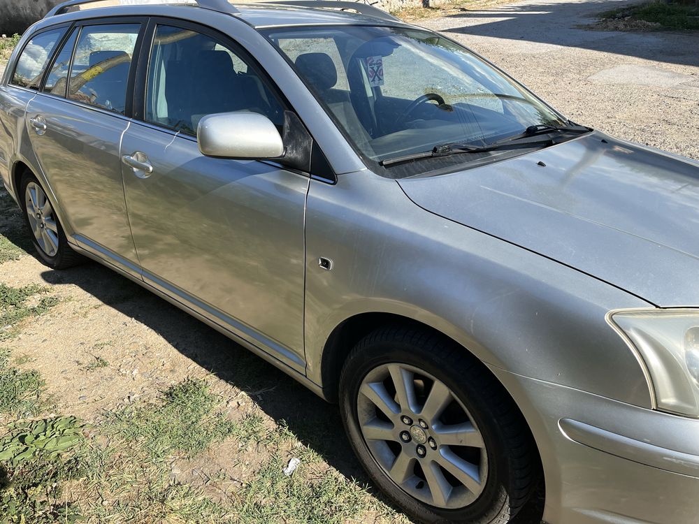 Продава се тоюота авинсис