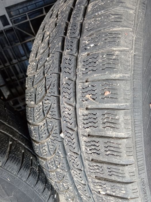 Se vinde jante ford mustang 235/50 R19 anvelope M+S Nokian