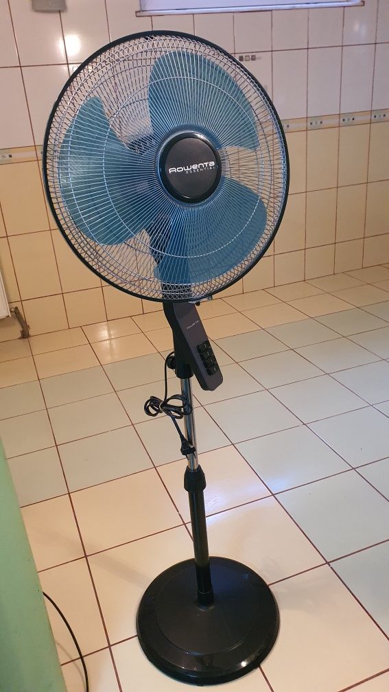 Ventilator Rowenta Essential VU4110 3 trepte 40cm