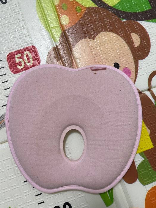 Ергономична бебешка възглавница