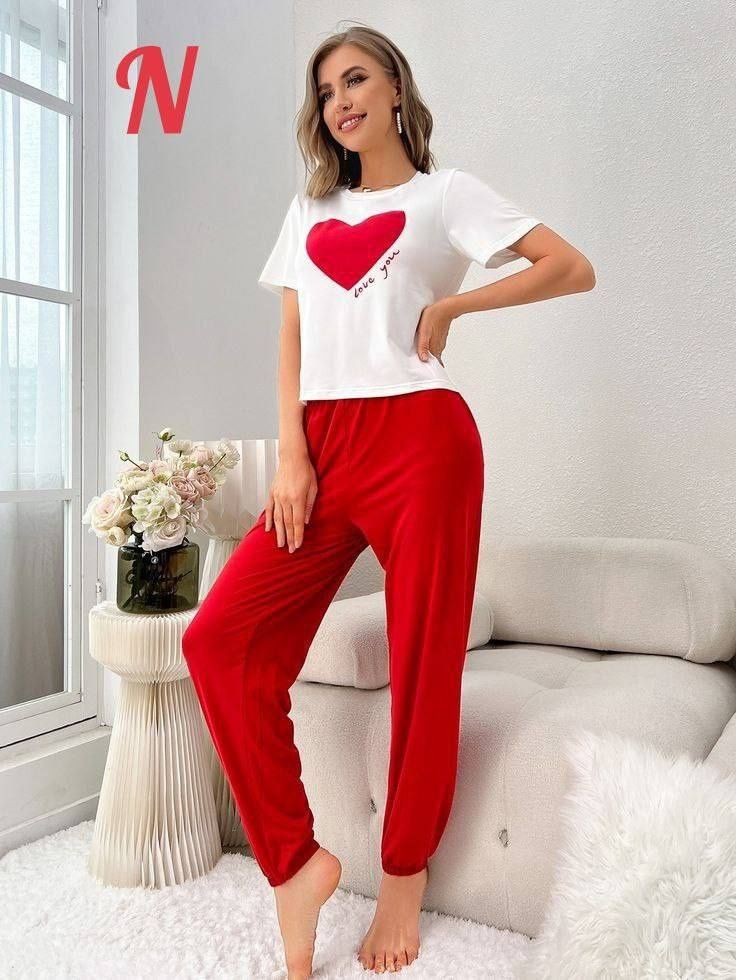 Ajoyib bulgan pijama ili uyda kiysayam buladi matreli juda yengil dvoy