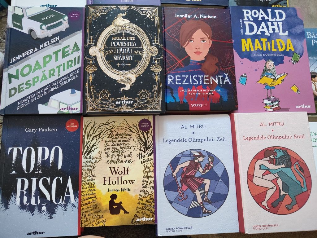 Vând cărți pentru copii gimnaziu