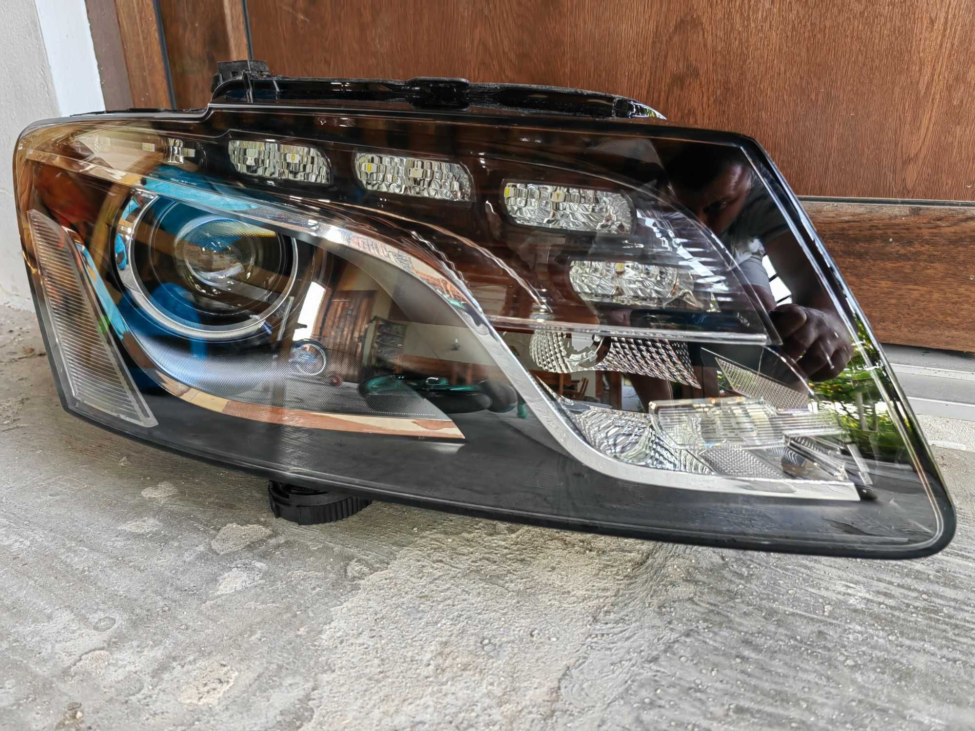 Фар Audi Q5 Bi-Xenon LED десен / Фар Ауди Кю5 ксенон Оригинален