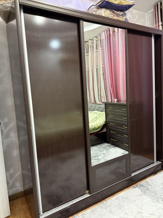 Продается спальный гарнитур,кухонный уголок и ковер