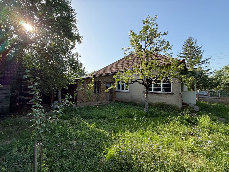 Casă de vânzare cu grădină și viță de vie în Abrămuț – nr. 103