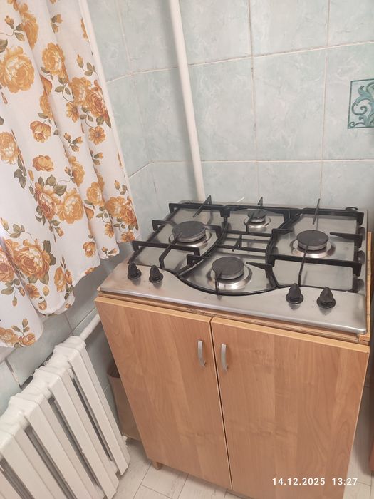 Продам газовую  варочную поверхность Ariston