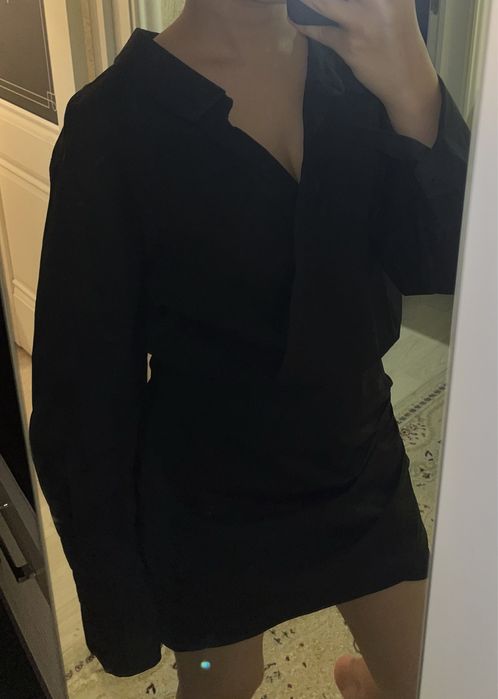 Черное мини-платье в деловом стиле