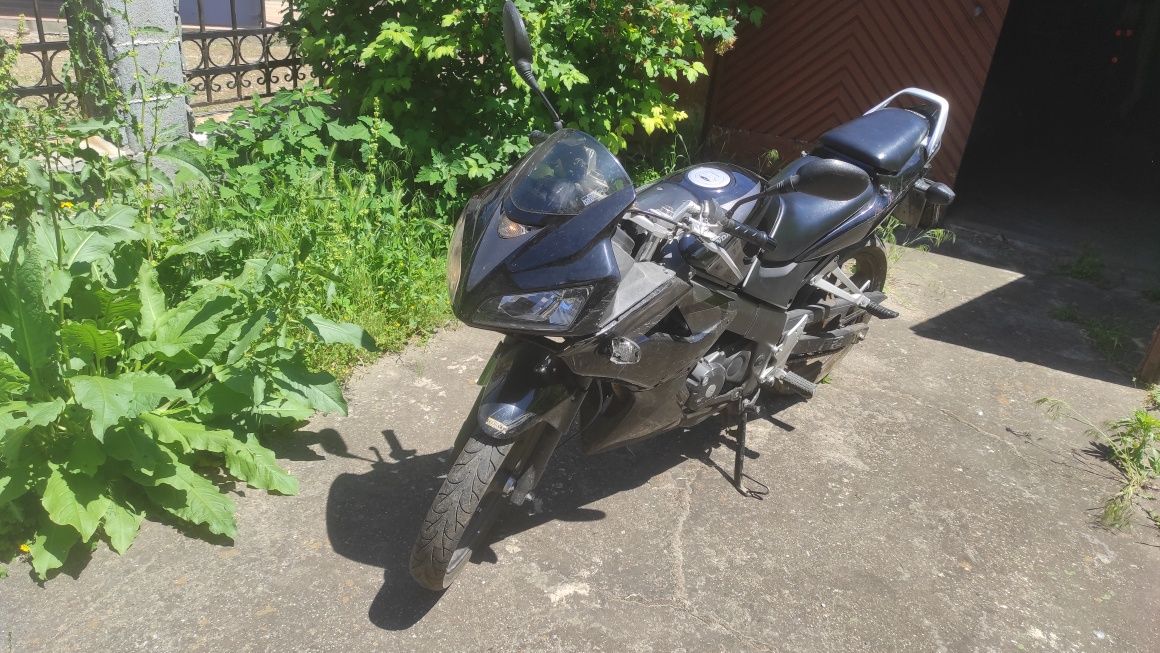 Honda модел cbr 125 r.
