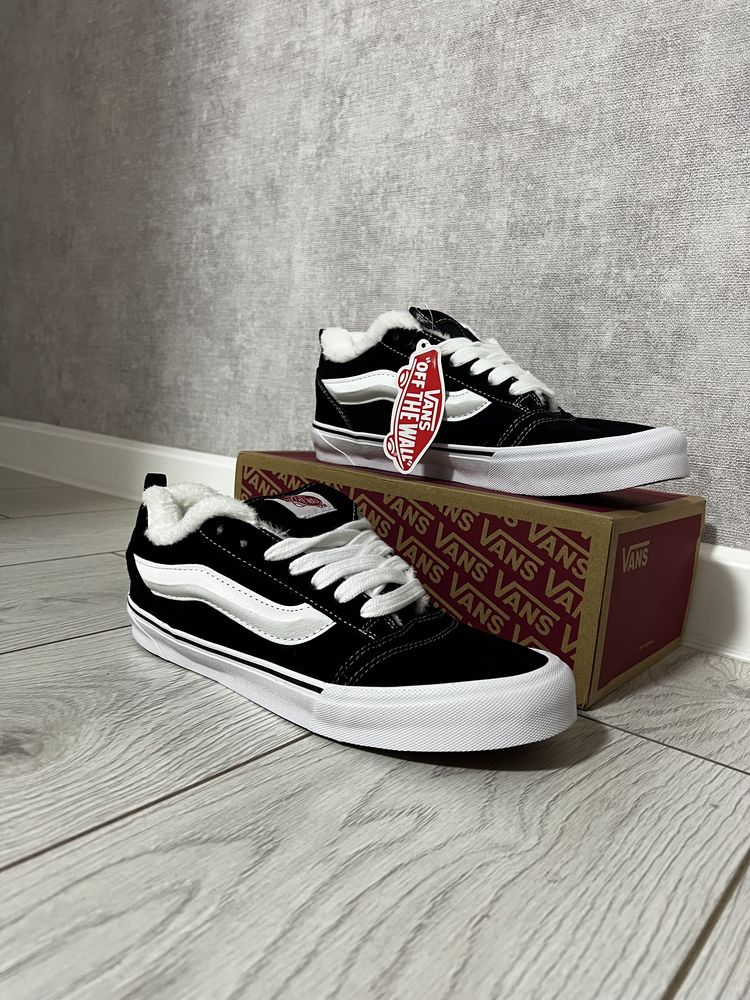 Продам новые зимние кроссовки vans knu school