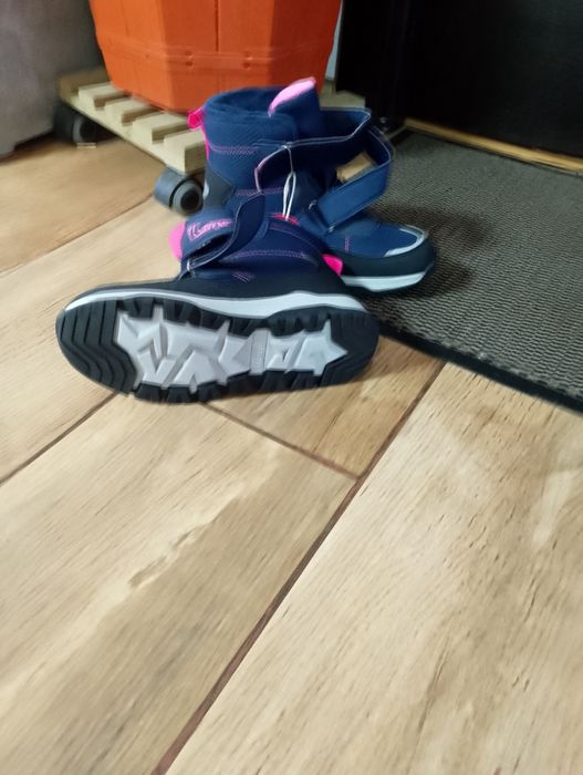 Ghete noi de vânzare