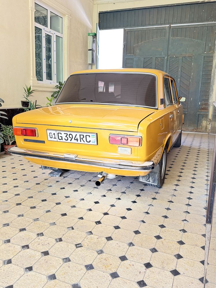 Jiguli Vaz 2101 sotiladi.