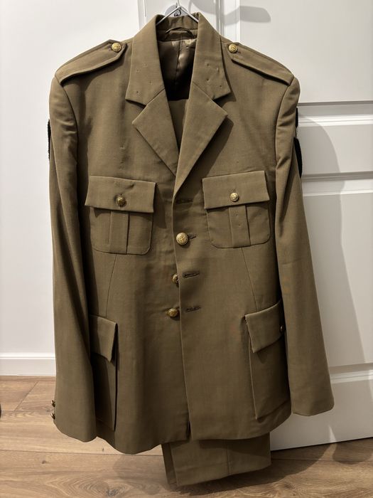 Tinuta militara de oras