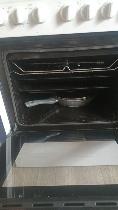 Продам электроплиту.