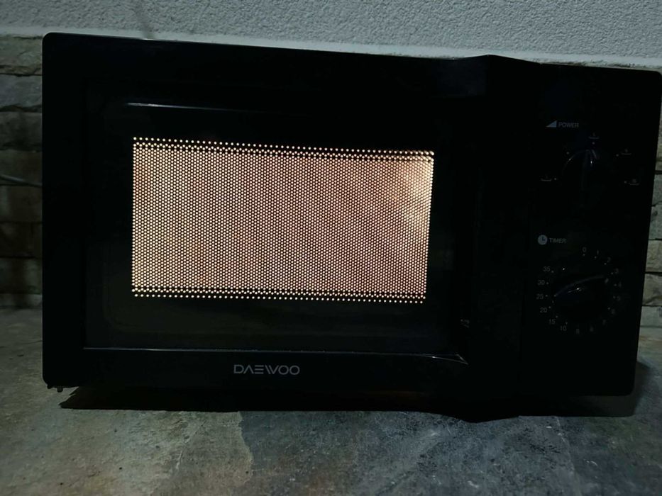 Микровълнова фурна Daewoo в отлично състояние .