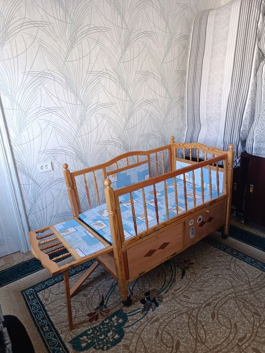 Кровать ва беланчак. Кровать и люлька.