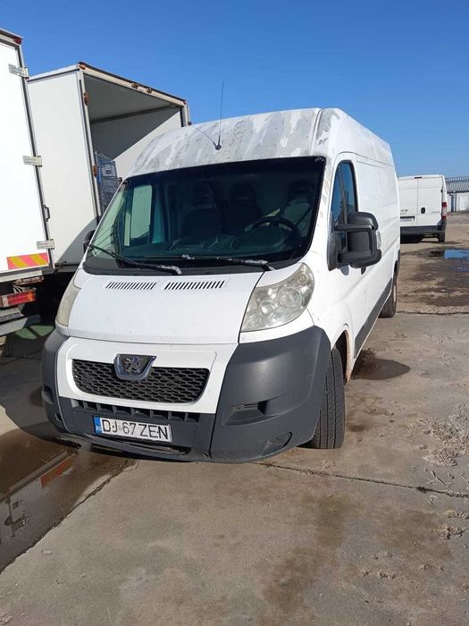 SC vinde autoutilitara Peugeot Boxer