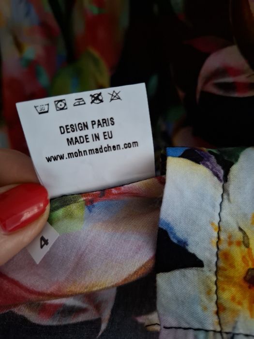 Rochie neagra cu desen fructe exotice in culorii vii