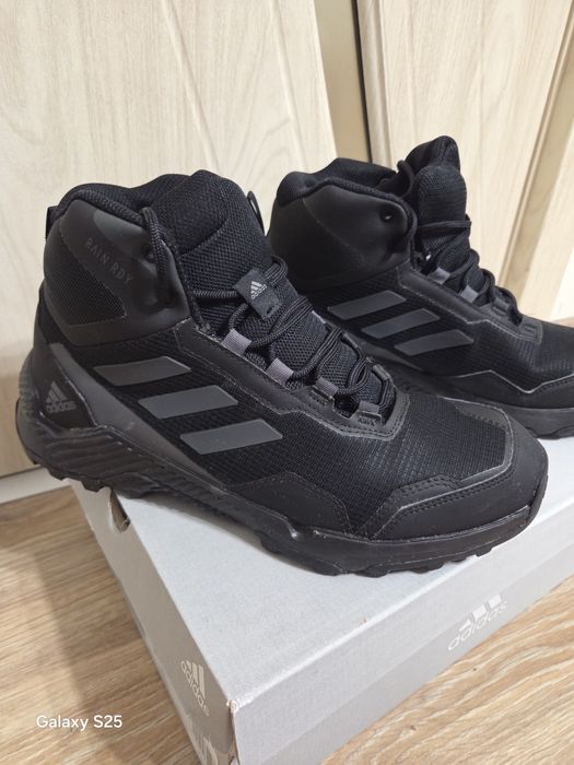 Продавам боти адидас 42 номер