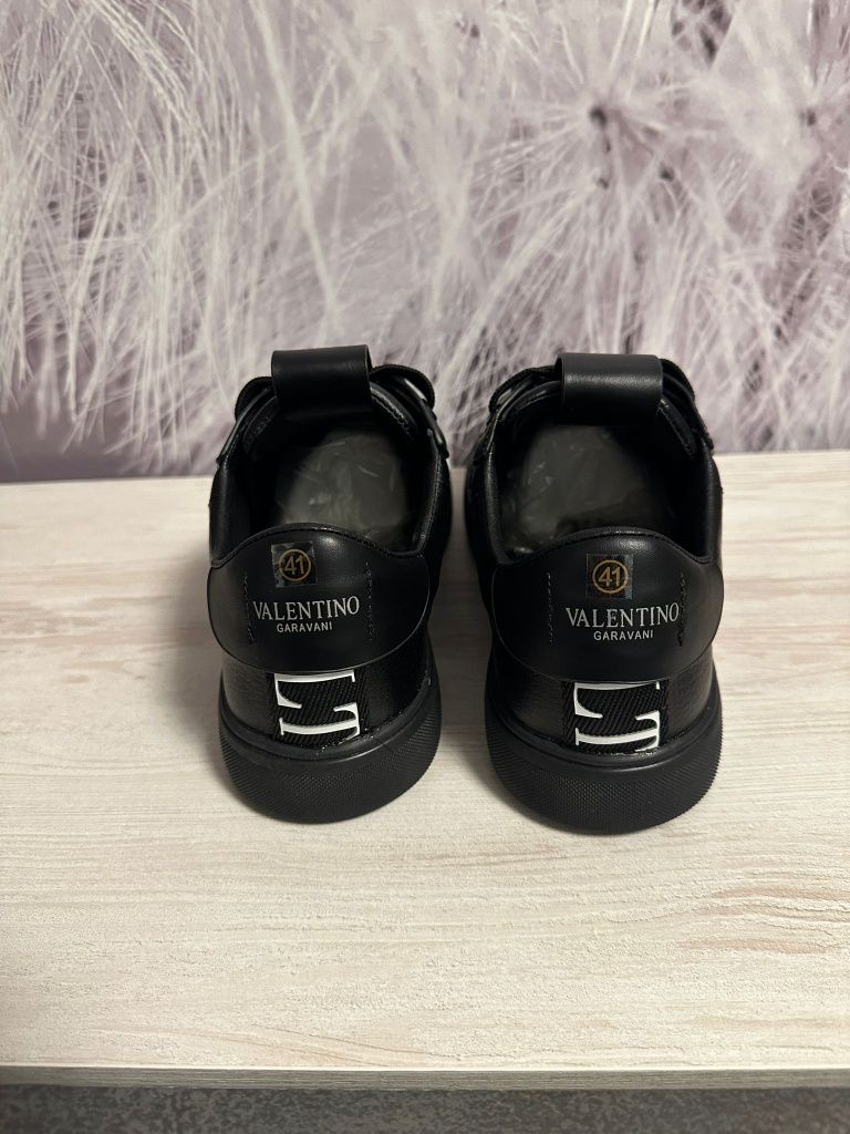 Adidasi Valentino Noi