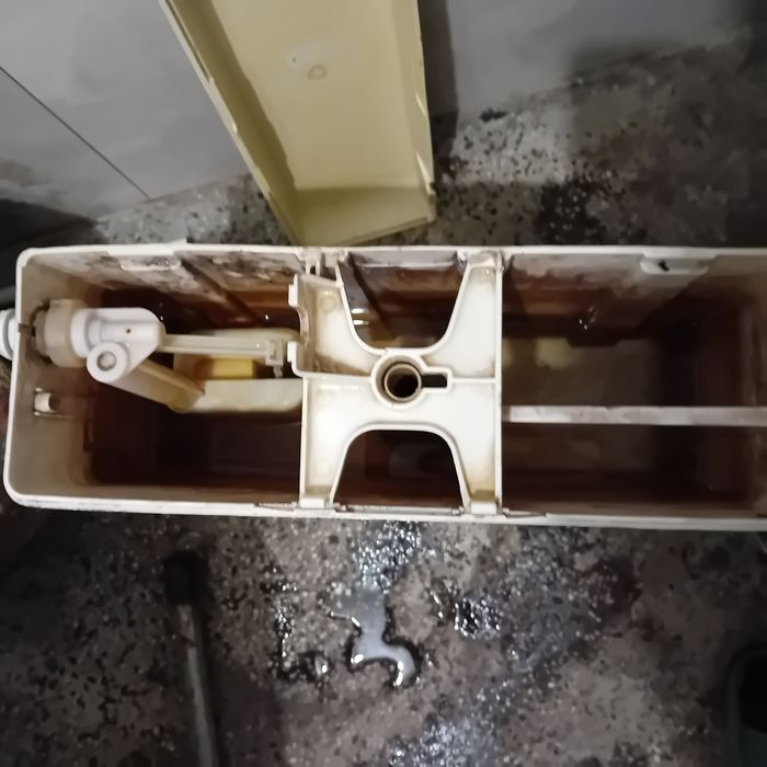 Тоалетно  казанче,пластмасово