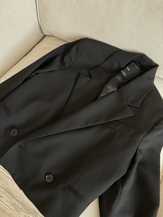 Късо право сако MANGO