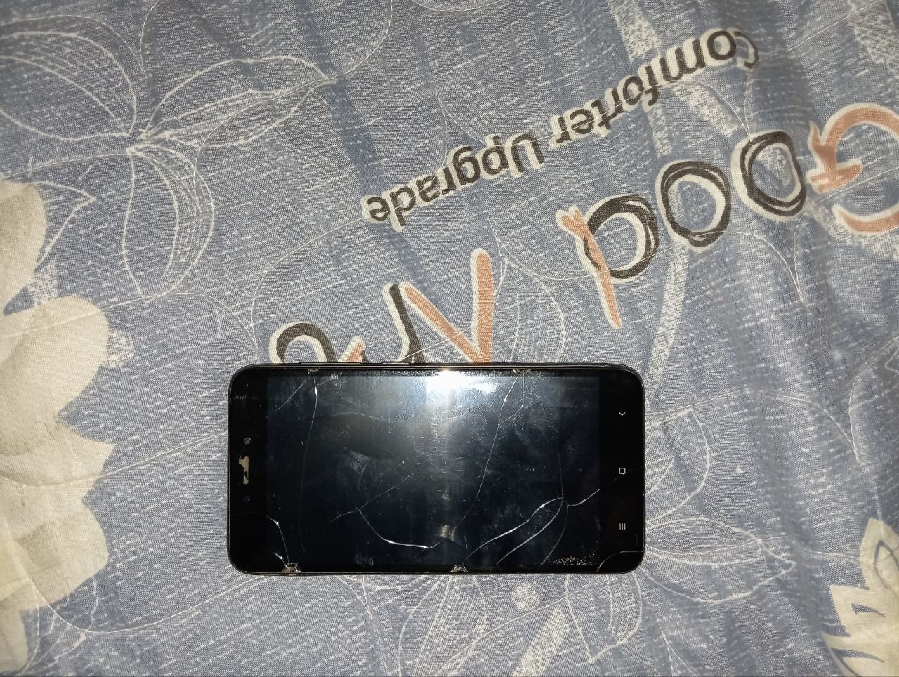 Телефон mi 3GB 32GB