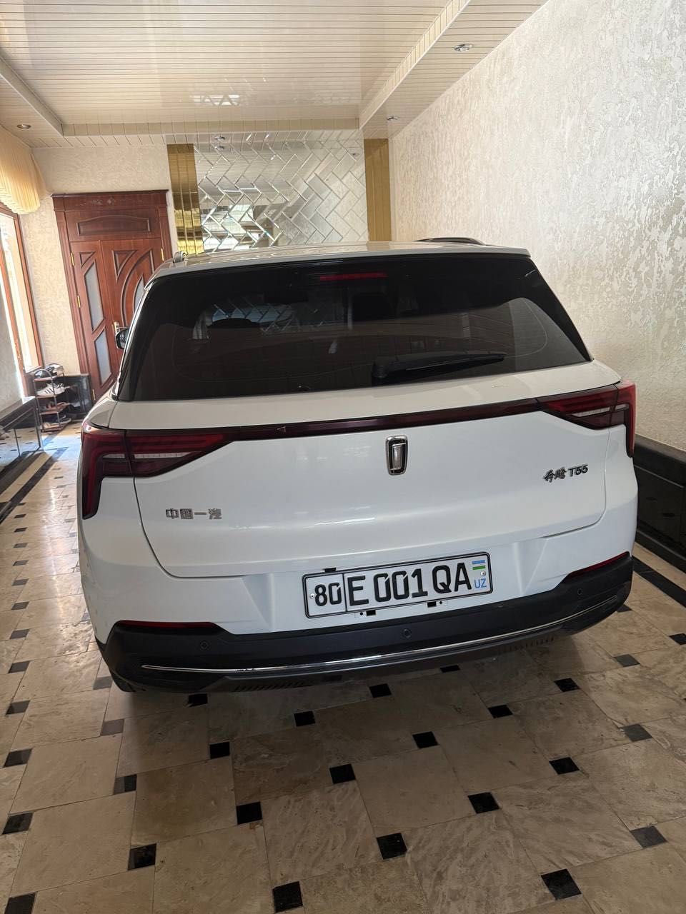Hongqi T33 Бензин