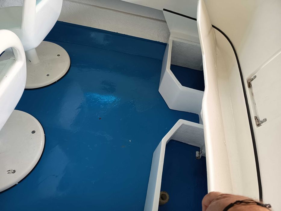 Лодка ELAN Gliser GT402 с колесар