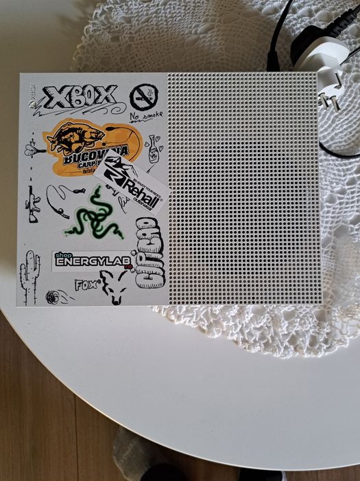 Vând xbox one s, in stare buna.