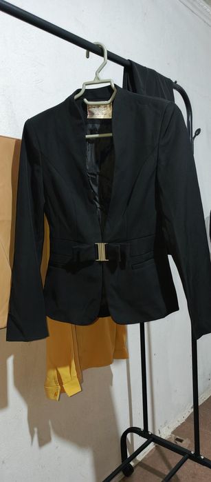 Продам новые брючные костюмы 42 размера,остатки со склада,цена 5000 ТГ