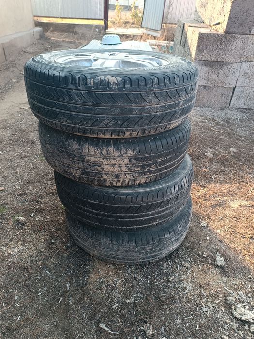 Продам заводских титанков от Ларгуса с покрышкой