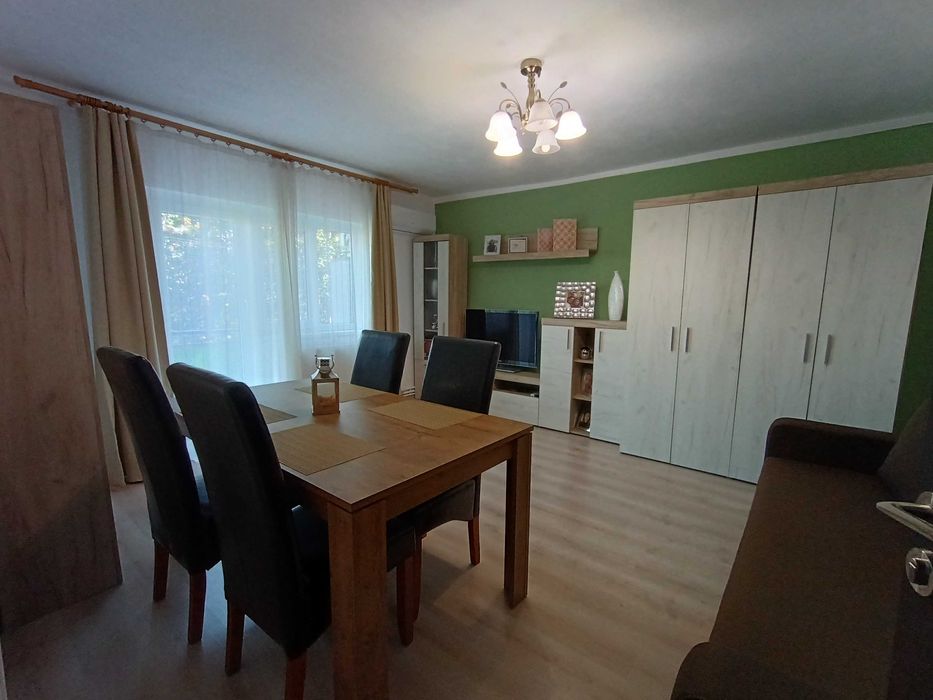 Vând apartament decomandat 3 camere, micro 16.