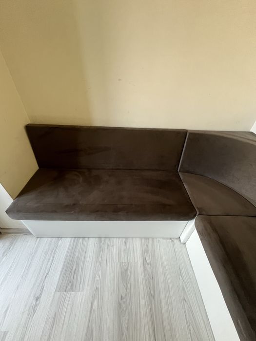 Кухненски ъгъл разтегателен бяла кожа и графит