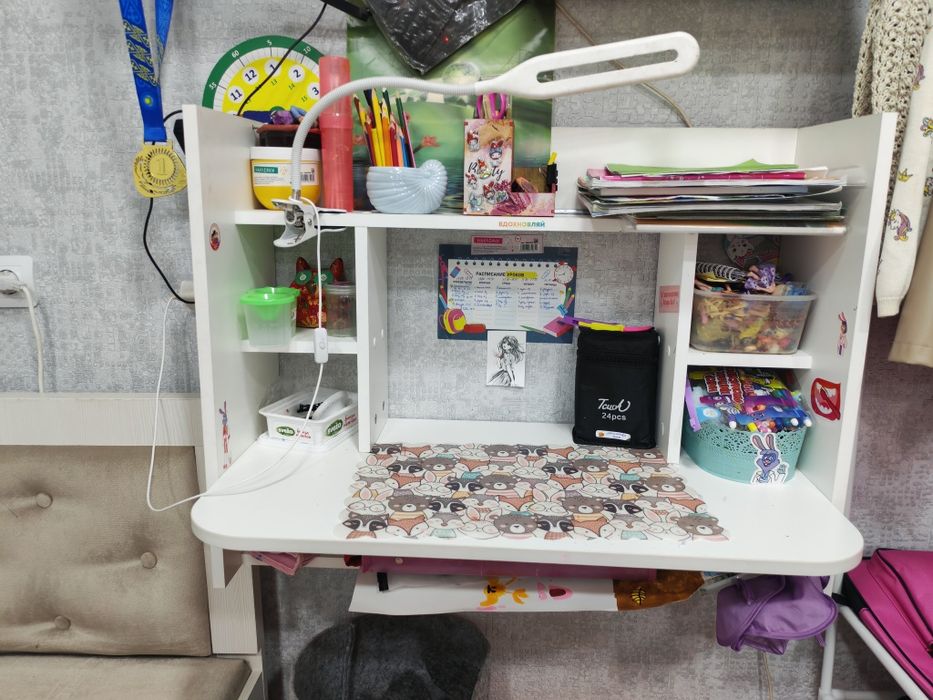 Стол письменный .