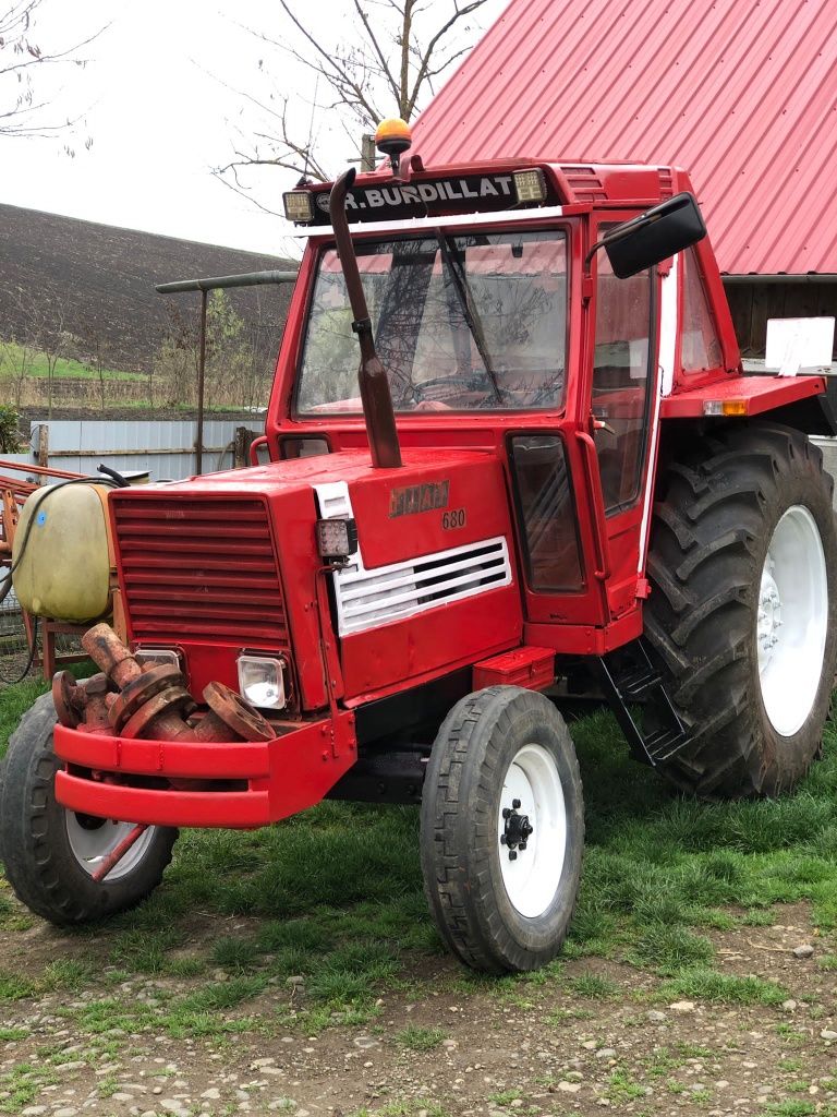 Vând Tractor Fiat 680