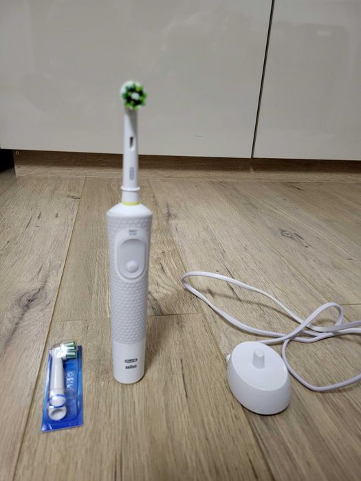 Periuta electrica Oral B
