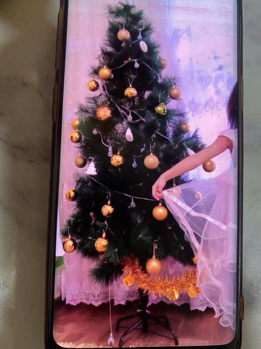 Продается ёлка 1,70 метр с игрушками с мишурой и 3 мя герляндами