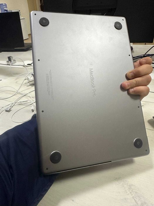 Macbook pro M1 pro 16/512 gb 14 dyum