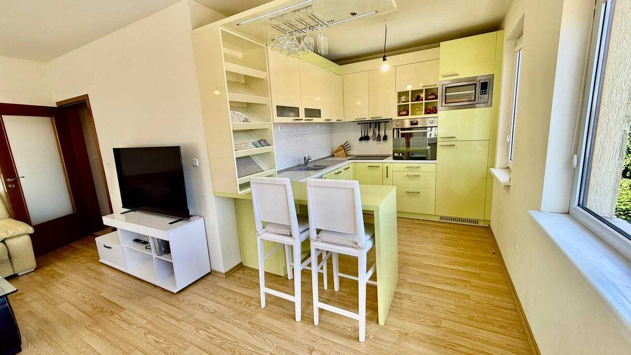 Продава се Тристаен апартамент в Бяла - 100 кв.м за 899 €/кв.м - Снимка #2