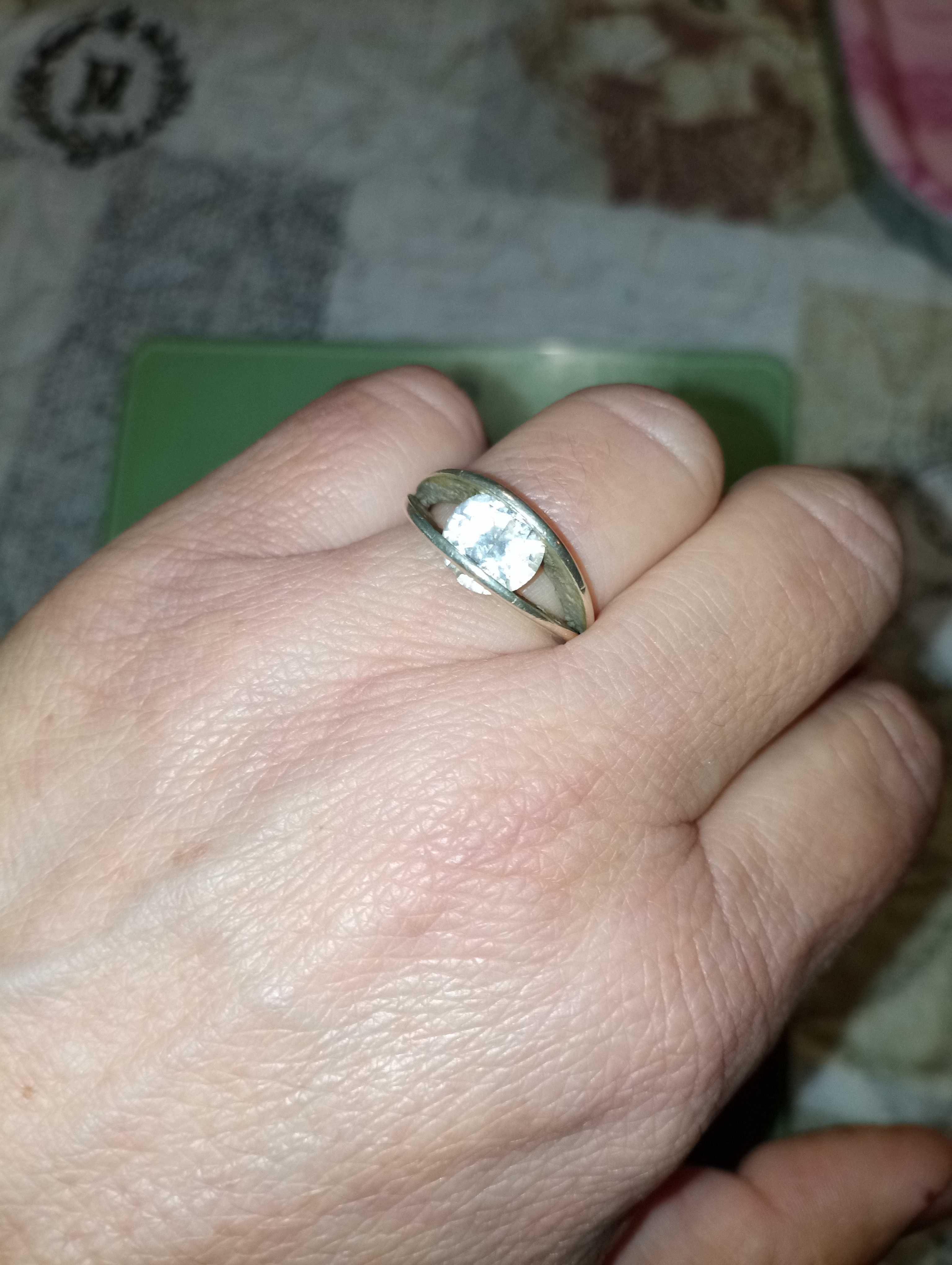 Продавам сребърен пръстен