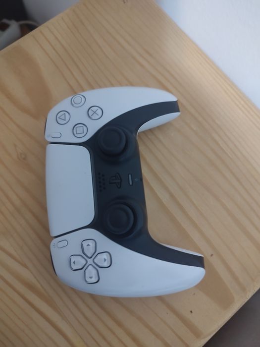 Playstation 5 disc edition cu God of war Ragnarok